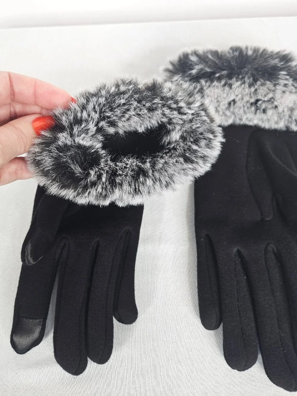 2 Chic Faux Fur Touchscreen Gloves I Black & Gray I Women's Size Small I NWOT